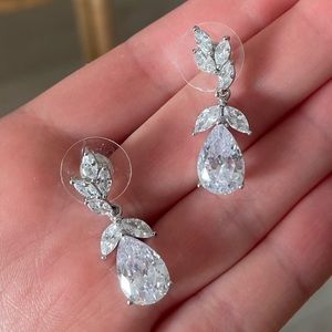 Statement crystal earring set